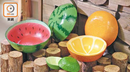 西瓜、香橙、青檸造型的陶瓷碗，令人賞心悅目。