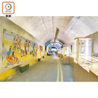 新機隧道被打造成藝術廊道，有壁畫講述原住民故事，亦有小食和紀念品出售。