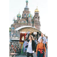俄羅斯擁有不少地標式建築，當中包括聖彼得堡的聖血教堂。
