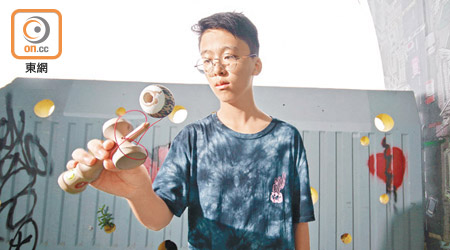 13歲的周柏俊（PC仔）早前完成在日本舉行的劍球世界盃，成為香港最年輕的選手，成功取得佳績。
