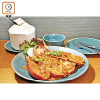 甘露大頭蝦（a）<br>甘露大頭蝦是越南中部菜式，選用每隻有400克重的大頭蝦入饌，蛋黃色的蝦膏甘香豐腴，蝦肉爽脆彈牙，濃味香口。