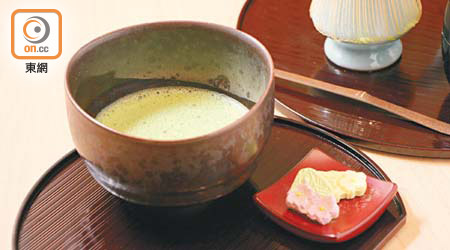 抹茶 人氣至高<br>香港人最熟悉的日本茶非抹茶莫屬。抹茶的茶葉用茶樹的原葉所做，經過先蒸後烘乾的步驟後再磨成粉末，質感特別幼細。