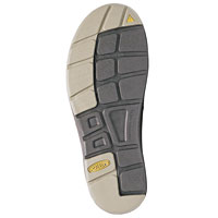 鞋底的深刻坑紋設計，提供出色的抓地力。