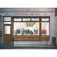 於Savile Row出身的Alexander McQueen，生前希望於這條街上開設專門店，在其逝世兩年後，品牌設計總監Sarah Burton於No.9 Savile Row開店完成其遺願。