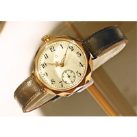 品牌早期推出的腕錶之一，靈感來自18K紅金Lépine吊墜錶，所以錶冠設於12時位置。