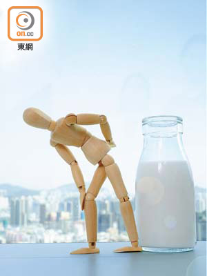 不少研究發現，只要從牛奶攝取足夠鈣質，對預防骨質疏鬆症甚有幫助。