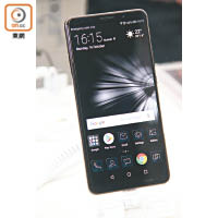 Porsche Design Mate 10外形與Mate 10 Pro接近，但改用全黑配色。