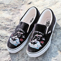 以Sukajan橫須賀刺繡為靈感的Vans Slip-on。 $550