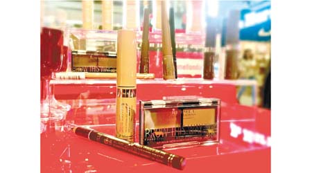 品牌王牌系列的眉妝產品，包括Brow This Way粉霧塑眉粉（$69/1.1g+1.3g）、Brow This Way粉霧染眉膏（$49/5ml）及Brow This Way濃密造型眉筆 （$49/1.08g）。