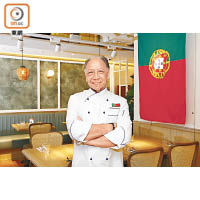 Chef Michael雖然是葡國人，但在香港成長，自小跟從外祖母學習廚藝，煮得一手正宗葡國菜，自創的甜品尤其出色。