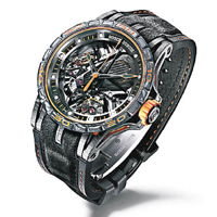 Roger Dubuis Excalibur Aventador S Orange腕錶（限量8枚） $209萬（D）<br>RD103SQ雙擺輪游絲鏤空機芯以林寶堅尼Aventador S超跑引擎和Huracán Super Trofeo EVO車款造型為靈感；加上C-SMC碳纖維錶殼配鈦金屬錶圈款式，盡顯型格。