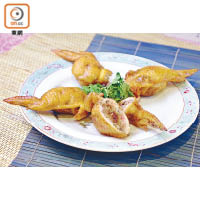 糯米釀雞翼加入蛇絲、臘腸、膶腸和蔬菜，讓蛇肉菜式變化更多之餘，亦帶來新意，也是小店Off Menu菜式之一。