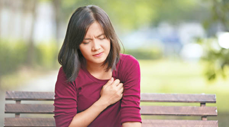 經常心翳胸悶，必須警惕心臟風險。