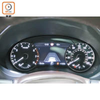 雙圈儀錶板中間設屏幕，清晰顯示行車資訊。