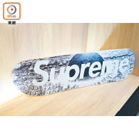 《AKIRA》×Supreme Skateboard $3,899