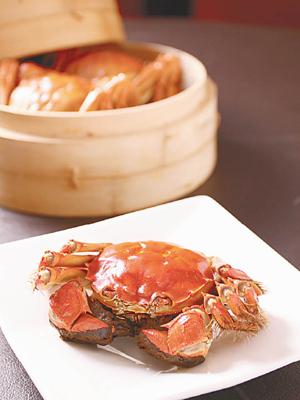 黃毛金爪大閘蟹一向是極品，除了直接拆蟹品嘗之外，用蟹粉蟹黃製作的菜式也極具吸引力。