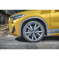 M Sport X版標配19吋輪圈，最大可升級至20吋。