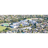 Otumoetai College位於新西蘭北島上的城市Tauranga。（圖片來源：Otumoetai College的facebook）