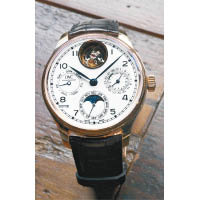 Portugieser Perpetual Calendar Tourbillon Edition“150 Years”，首次將萬年曆及陀飛輪結合於錶盤上。18K金錶殼，限量50枚。$85.3萬