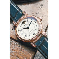 Da Vinci Automatic Moon Phase 36 Edition“150 Years”屬女裝月相錶款，18K紅金錶殼鑲有260顆共2.26卡美鑽，限量50枚。$23.7萬