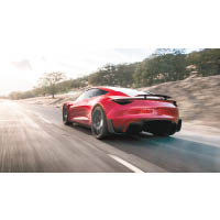 採用四輪驅動的Tesla Roadster，續航力高達997km。