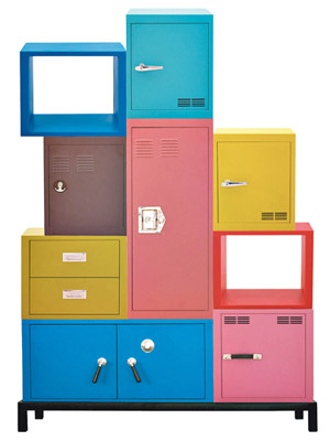 STACK<br>由形狀不一的衣物櫃、抽屜、保險箱組成，每件組件都髹上鮮艷的顏色，置於家中任何一角，都能成為實用又搶眼的藝術裝置。