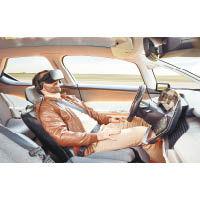 AD自動駕駛模式備有3種車廂布局，其中RELAX布局，前排座椅會變成無重般的坐姿，讓你躺着觀賞VR。