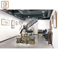 潔思園畫廊於1979年由Angel的爸爸創立。