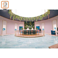Piaget展館洋溢熱帶色彩，帶出品牌全新Sunny Side Of Life的概念。