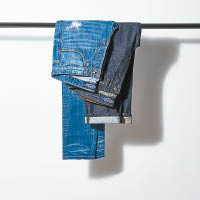  （左）藍色洗水Button Pants $480、（右）深藍色限量版Button Pants $788