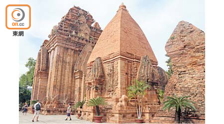 婆那加塔是芽莊的著名地標，可見識到占婆王國充滿歷史的宏偉祠堂建築。