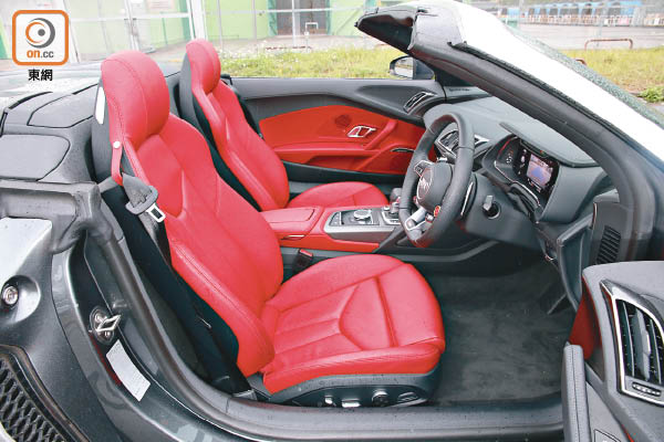 Audi R8 Spyder V10圖片5