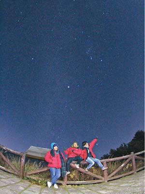 海拔2,760米的鳶峰停車場，是熱門的觀星好地方。