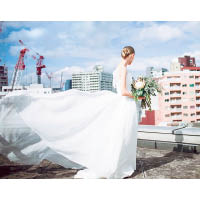 nae. ATELIER運用日本最上乘的質料設計出兼具優雅及簡約格調的婚紗系列。