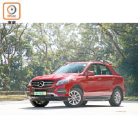 市場上紅色車不少，而Mercedes-Benz GLE 320更增添一份型與美。