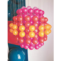 Ball Lamp是以繽紛小球組成的吊燈，為家居增添生氣。