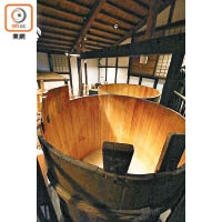 這個6呎高大木桶，用上直徑達180厘米的吉野杉製造，當年成本足可買下近千平方米的房子。
