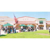 加州的Fairmont Preparatory Academy提供21個AP課程，學術相對嚴謹。
