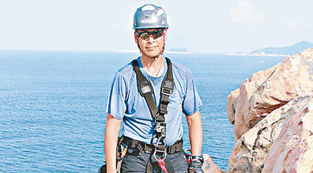 專業攀岩導師會介紹攀岩運動的基本知識，包括攀岩運動個人防護裝備及穿着等。