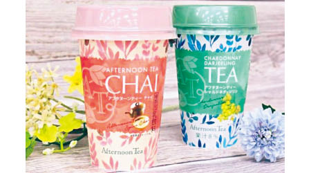 阿薩姆紅茶及香料加配牛奶的印度奶茶CHAI，配以粉色系植物圖案杯身，簡約優雅。