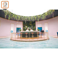 Piaget展館以充滿度假色彩的Pool Side情調設計，百分百配合品牌的全新Sunny Side Of Life主題。