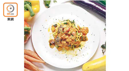 法式燜雜菜意大利青瓜意粉<br>以清爽的意大利青瓜刨絲作「意粉」，配以大量蔬菜配料，口感滿滿又健康。