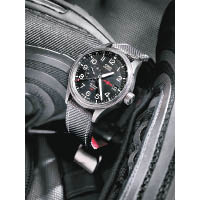 GMT Rega雙時區限量錶，備有指針式24小時制雙時區功能，限量2,000枚。 $19,000