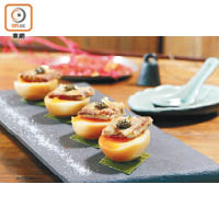 魚子鵝肝熏蛋<br>傳統上海菜加入鵝肝，兩種綿滑口感，配以魚子增加質感，加入西方食材亦大受外國食客歡迎。
