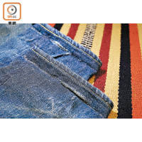 牛仔褲穿窿除因磨損外，亦可能是細菌破壞纖維引致，所以異味持續的話就一定要清洗。