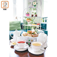 這家Cafe的招牌菜，莫過於這個名為Tea Party的Tea Set，售THB1,250（約HK$313）起。