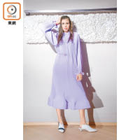Tibi紫色摺褶連身裙 $7,960；白色尖頭鞋 $4,290 All from（A）