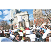 今年紐約市的枕頭大戰將於Washington Square Park舉行。