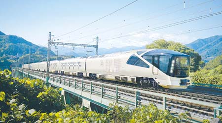 以「享受時間及空間改變的專列」為設計概念的TRAIN SUITE四季島尊貴列車共有十節車廂，為嘉賓帶來奢華的鐵道旅程。