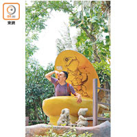 園內最搞鬼的打卡位，一定非這個巨型坐廁莫屬！不過Suan Nai Dum其實一啲都唔臭，仲可以用鳥語花香嚟形容。